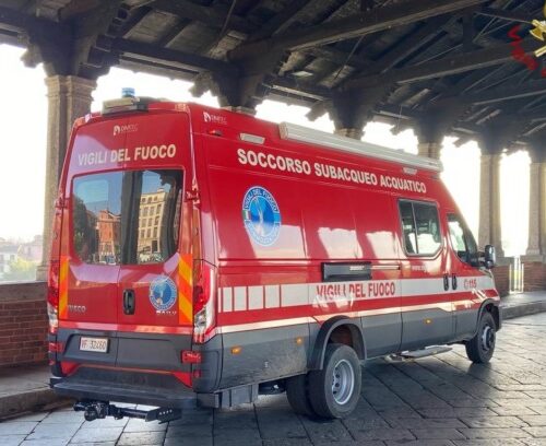 Pavia: cade nel Ticino dal Ponte Coperto, in corso le ricerche