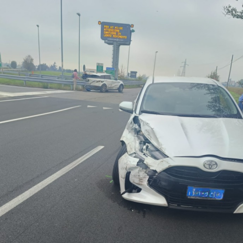 Incidente tra due auto tra Novi e Bosco Marengo: ferite lievi per una persona