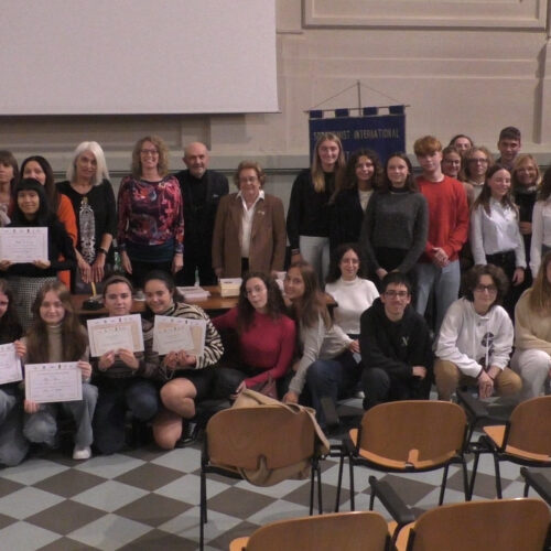 Al Liceo Eco premiate le vincitrici del Certamen dedicato alla professoressa Bruno: le foto dei partecipanti
