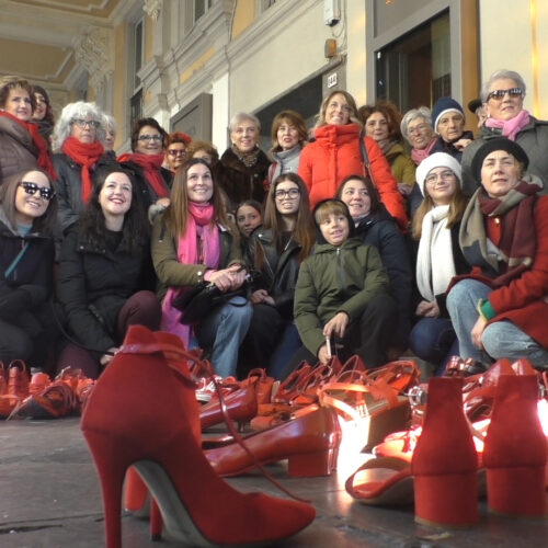 Scarpe rosse contro la violenza sulle donne, il presidio di me.Dea: “La morte di Giulia risvegli le coscienze”