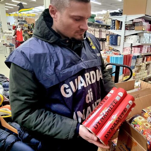 Guardia di Finanza sequestra 3 depositi illegali di materiale pirotecnico