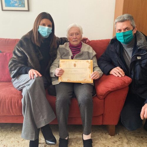 Il sindaco di Pavia saluta personalmente i centenari della città