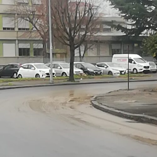 Allagato tratto di via Paolo Sacco: tecnici al lavoro