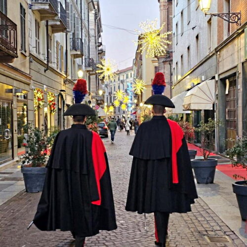 La pattuglia storica dei Carabinieri tra le vie del centro di Alessandria