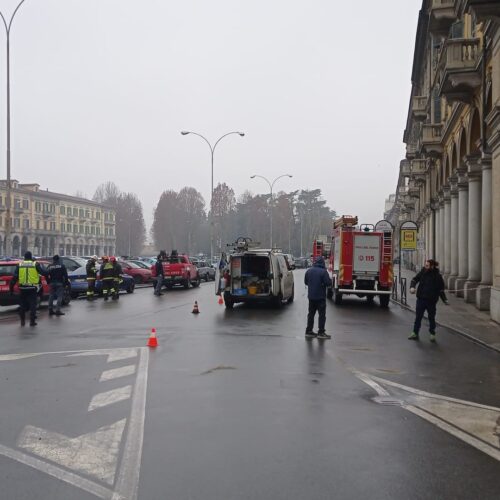 Chiuso tratto di corso Cento Cannoni per riparazione tubi dopo fuga gas