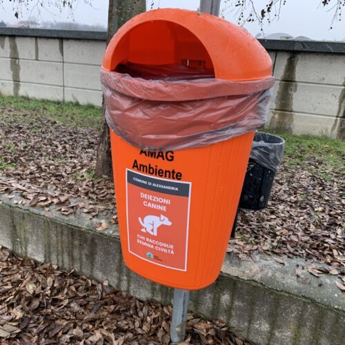 Nuovi contenitori per le deiezioni canine ad Alessandria