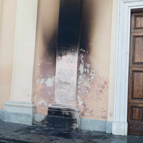Incendio Mandrogne. Fratelli d’Italia al fianco della Soms per ricostruire il presepe e ripristinare la facciata della chiesa