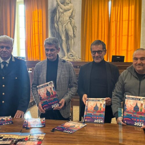 Pavia: presentato il calendario 2024 della polizia locale