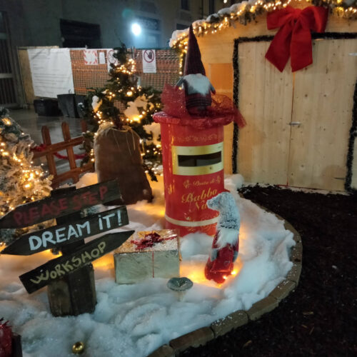 In piazzetta della Lega ad Alessandria spunta la casetta di Babbo Natale