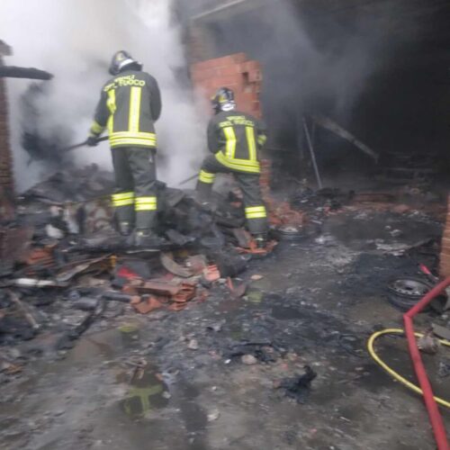 Spento l’incendio divampato in un porticato a Sezzadio