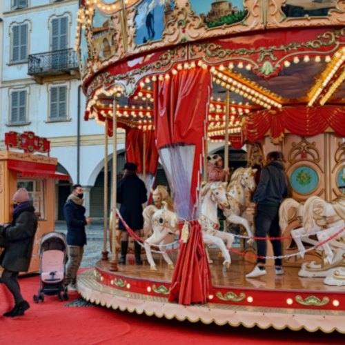 Si accendono le luci del Natale nel Comune di Pavia