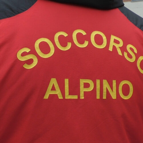 Escursionista tortonese ferito sulle Alpi Apuane: colpito da una scarica di sassi durante una cordata