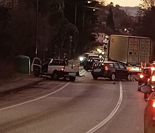 Incidente a Ovada in strada Voltri: nessun ferito grave ma lunghe code