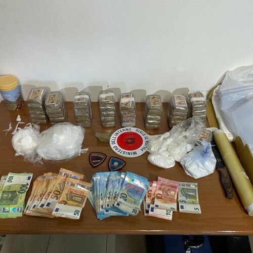Sorpreso a spacciare in strada a Voghera, in casa aveva più di 5kg di droga
