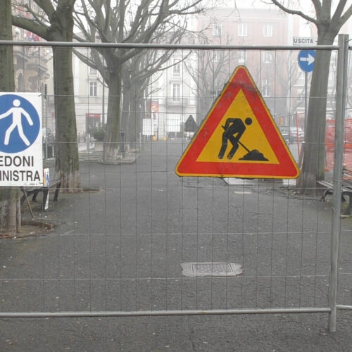 Lavori per il rifacimento dell’anello pedonale di piazza Libertà: allestito il cantiere