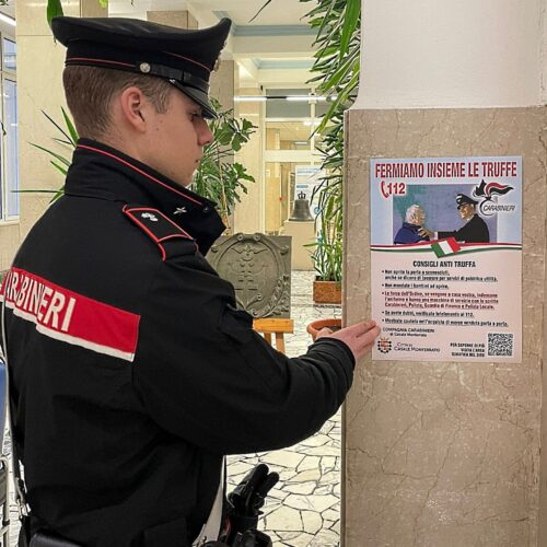 Negli uffici pubblici, alle Poste e negli studi medici le locandine anti-truffa con i consigli dei Carabinieri di Casale