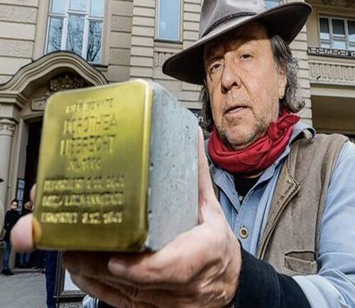 L’artista Gunter Demnig a Serravalle per la posa di tre Pietre d’inciampo