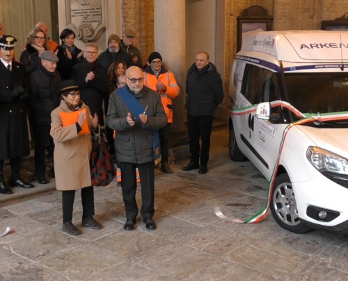 Sclerosi multipla, donato all’Aism il settimo veicolo: “In provincia circa 800 malati”