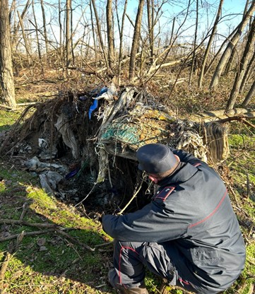 Rifiuti non ammessi in un bosco a Gambolò: scattano i controlli dei Carabinieri