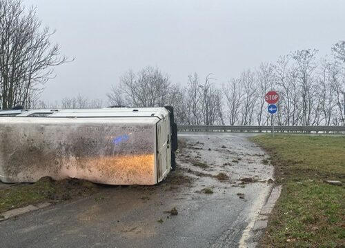 Camper si ribalta lungo la provinciale 187 all’altezza di Gamalero. Disagi al traffico