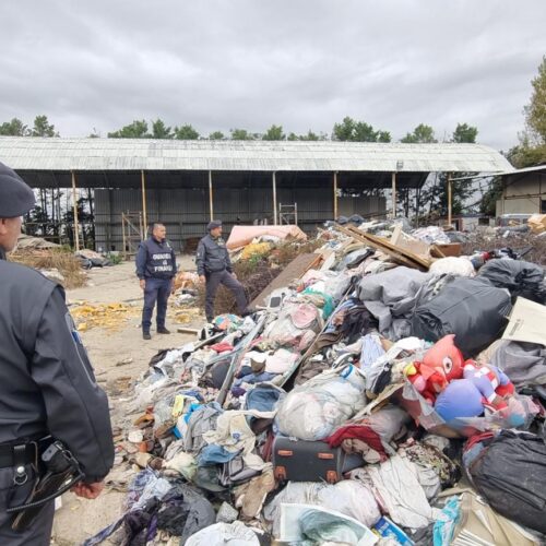 Scoperta discarica abusiva a Vigevano: oltre 2mila rifiuti pericolosi