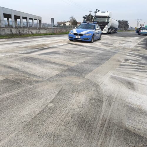 Autocisterna ribaltata: riaperta la provinciale tra Alessandria Est e Castelceriolo