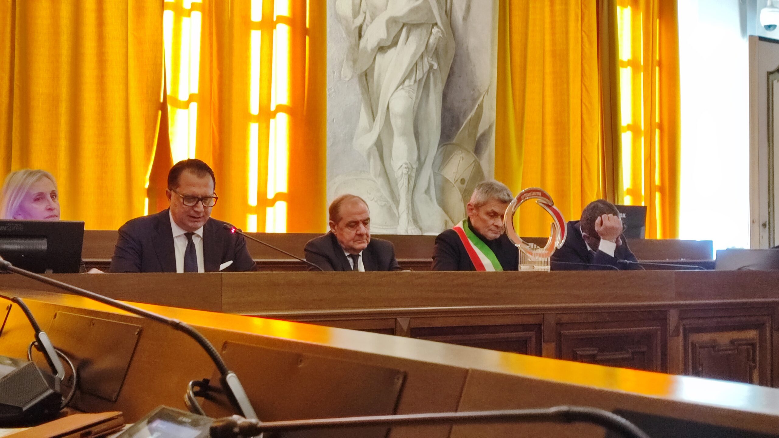 si snoda per 652 km