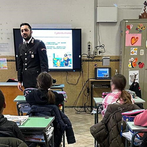 Bullismo e i pericoli della rete. Per i giovani studenti di Sale lezione in classe con i Carabinieri