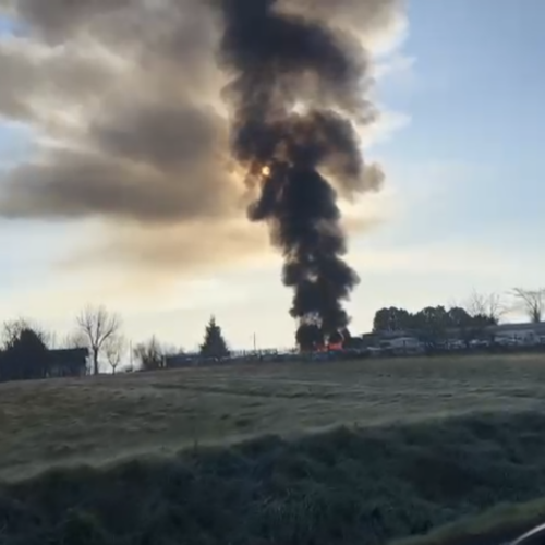 Incendio all’autodemolizioni tra Alessandria e Valmadonna