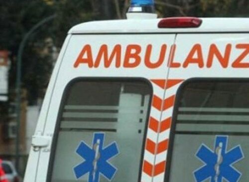 Pavia, incidente in Viale della Libertà: auto ribaltata, traffico congestionato