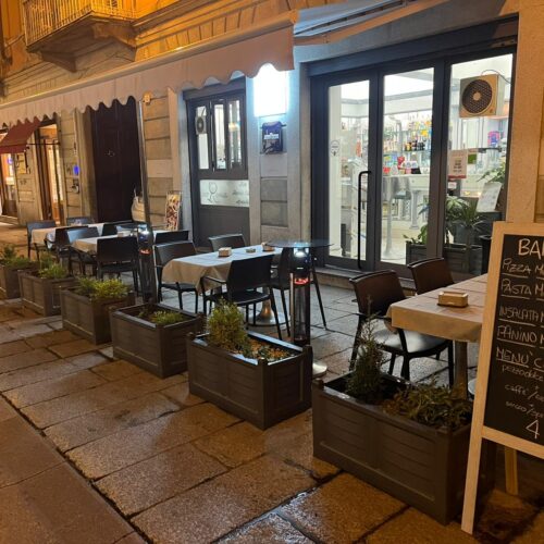 Il Bar Roma di Alessandria festeggia gli innamorati. Per le coppie un romantico apericena a prezzo speciale