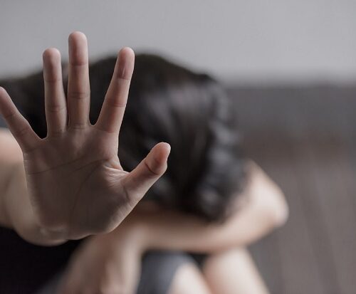 Maltrattava la ex fidanzata incinta e la perseguitava al telefono. Arrestato  