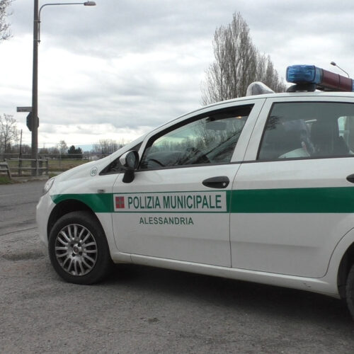 Auto esce di strada lungo la SS10 all’altezza del Bellavita. Lievi ferite per l’automobilista