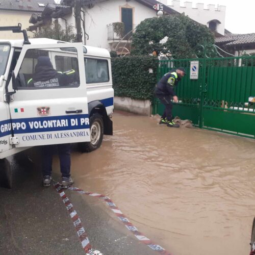 Chiusa via Genova a Spinetta per fuoriuscita del rio Lovassina