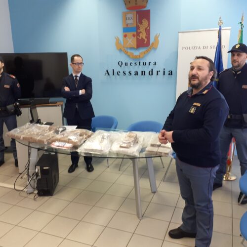 Maxi operazione antidroga della Polizia tra Novi e Serravalle: sequestrati 33 chili di hashish 