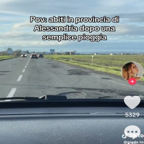 Le strade della provincia come le piste di Mario Kart. Il video delle buche di un’alessandrina diventa virale