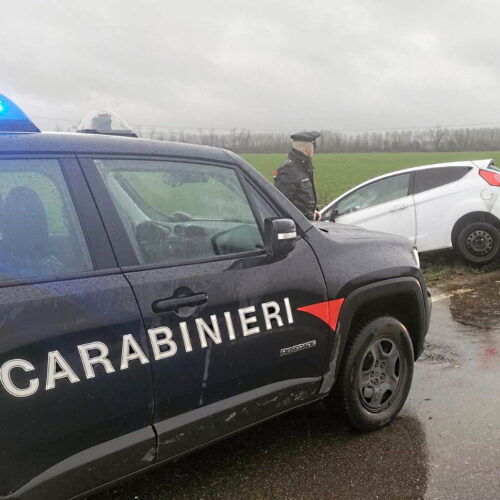 Auto esce di strada lungo la provinciale tra Piovera e Lobbi. Ferita la donna alla guida