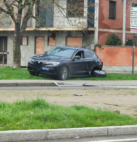 Scontro tra due vetture in via San Giovanni Bosco ad Alessandria