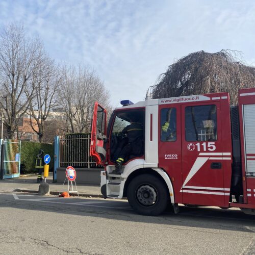 Infortunio sul lavoro: operaio scivola sul tetto del cantiere in cima all’Infantile