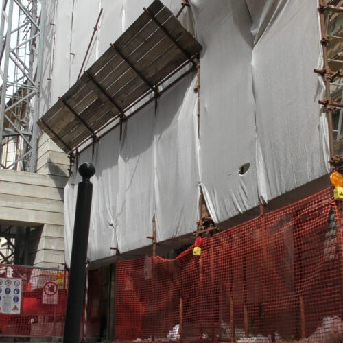 A inizio giugno il cantiere abbandonato da anni in via 24 maggio sarà rimosso a spese della ditta