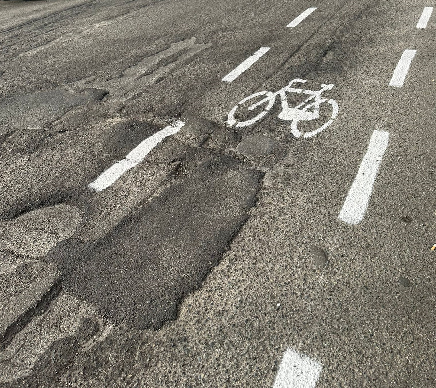 Buche ad Alessandria: corsie ciclabili da rifare