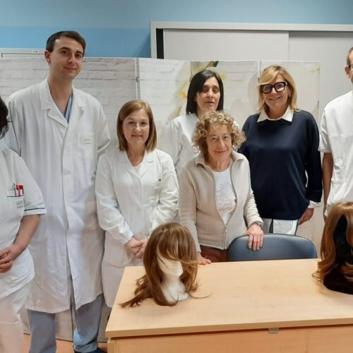 Forza Italia Tortona dona due parrucche all’Ospedale di Tortona
