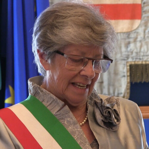 Lutto cittadino a Gavi nel giorno dei funerali dell’ex sindaco Rita Semino