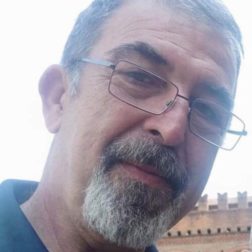 Cambia l’orario del commiato laico di Max Milani: domani alle 12 al cimitero di San Giovannino