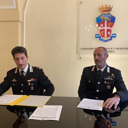Aggredisce due commesse per rapinare gioielleria. Bloccata da un Carabiniere libero dal servizio 