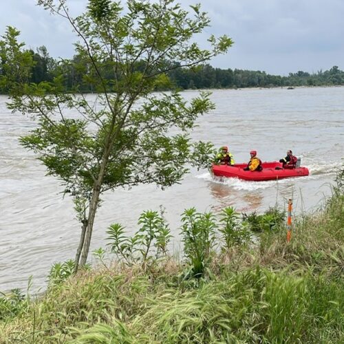 Donna nelle acque del fiume Po a Valenza. Raggiunta dai soccorritori e portata in salvo