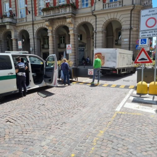 Danneggiata la fioriera mobile in piazza Libertà: sabato sarà riparata