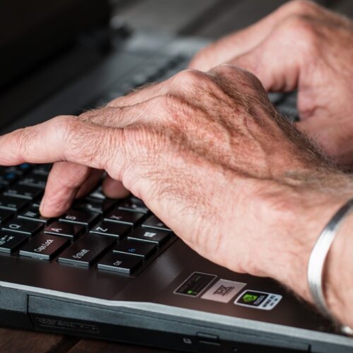 Giovedì e venerdì a Valmadonna e Mandrogne incontri formativi digitali dedicati agli anziani