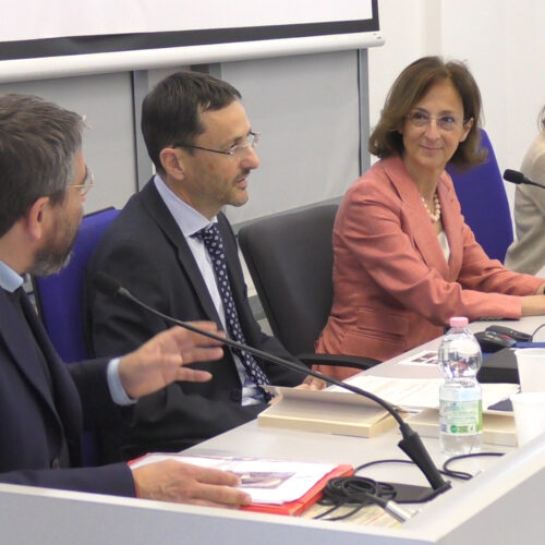 Crisi delle democrazie costituzionali, l’ex ministra Cartabia: “Dibattito polarizzato e astensionismo crescente”