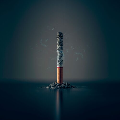 Focus spiega perché è difficile smettere di fumare e quanta dipendenza creino le sigarette elettroniche